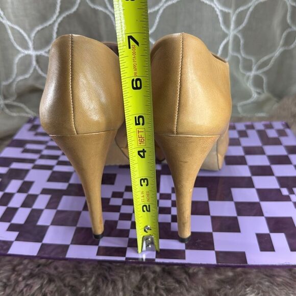 (F1) Vince Camuto Women's Bootie Elvin Tan, Leather Shoe with Zip Heel - Picture 10 of 13